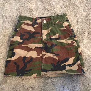 BDG Urban Outfitters XS Camo skirt